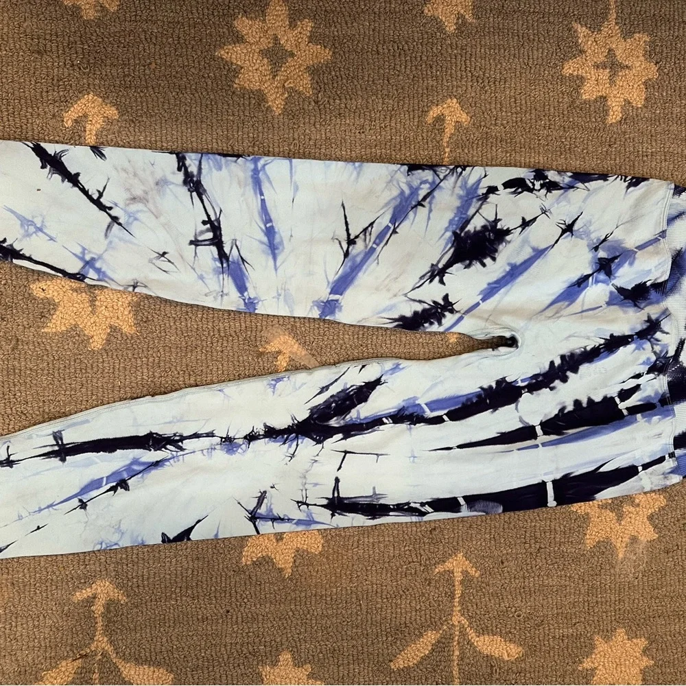 Victoria’s Secret PINK Active Blue Tie Dye Seamless Active Yoga Pants - Picture 2 of 3